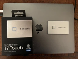 Зовнішній SSD-накопичувач 1 TB Samsung T7 Touch Silver (MU-PC1T0S/WW) фото від покупців 1