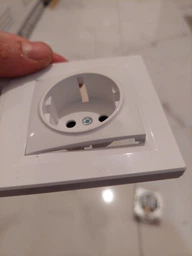 Розетка Schneider Electric Sedna с заземлением и защитными шторками Белая (SDN3000121) фото от покупателей 4
