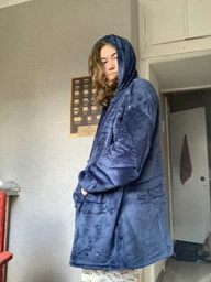 Плед толстовка с капюшоном и рукавами Huggle Hoodie оверсайз Синий One Size фото от покупателей 11