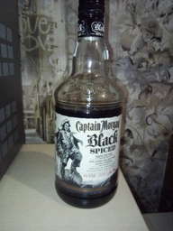 Алкогольний напій на основі Карибського рому Captain Morgan Spiced Black 0.7 л 40% (5000281033273) фото від покупців 15