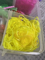 Резинки для плетения браслетов Loom Bands 200 шт желтые с крючком и S-клипсами фото от покупателей 2