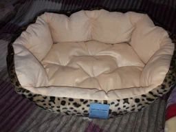 Лежанка для собак і кішок Collar Теремок Елегант 1 хутряна 45 x 35 x 15 см (0378) фото від покупців 9