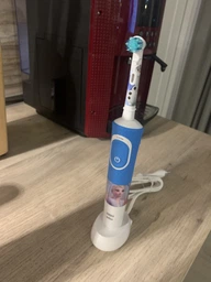 Детская электрическая зубная щетка Oral-B Stage Power/D100 Frozen (4210201245216_4210201245193) фото от покупателей 16