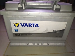 Автомобильный аккумулятор Varta Silver Dynamic 77А Ев (-/+) E44 (780EN) (577400078) фото от покупателей 6