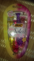 Набір бритв без змінних картриджів BIC Miss Soleil colour collection 4 шт (3086123303843) фото від покупців 4