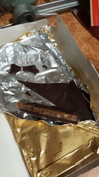 Шоколадный марципан Niederegger Черное и белое с кусочками белого шоколада 110 г (4000161060901)