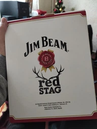 Ликер Jim Beam Red Stag 0.7 л 32.5% + безалкогольный напиток Royal Club Ginger Ale 0.33 л 4 шт (4823093700123)