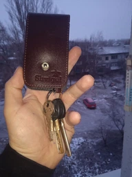 Компактная кожаная ключница с хлястиком SHVIGEL 13988 Черная фото от покупателей 6