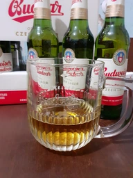 Подарочный набор пива Budweiser светлое фильтрованное 5% 0.5 л x 4 шт. + кружка 0.5 л (8594403707380)