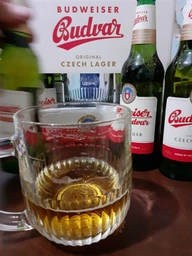 Подарочный набор пива Budweiser светлое фильтрованное 5% 0.5 л x 4 шт. + кружка 0.5 л (8594403707380) фото от покупателей 2