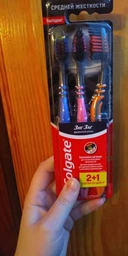 Зубная щетка Colgate Zig Zag с древесным углем средней жёсткости 3 шт (8718951305212) фото от покупателей 3