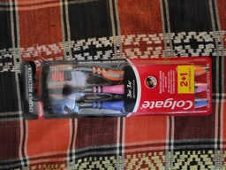 Зубная щетка Colgate Zig Zag с древесным углем средней жёсткости 3 шт (8718951305212) фото от покупателей 2