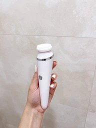 Електрична щітка для обличчя Facial SPA kit (01-07) Щітка для вмивання, масажу та глибокого очищення обличчя, 4 насадки, 3 швидкості фото від покупців 4