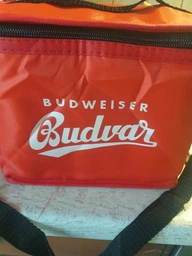 Подарочный набор пива Budweiser светлое фильтрованное 5% 0.5 л x 6 шт + термосумка (8594403706949) фото от покупателей 2