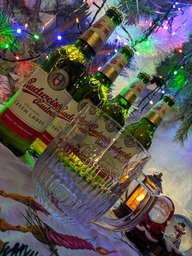 Подарочный набор пива Budweiser светлое фильтрованное 5% 0.5 л x 4 шт. + кружка 0.5 л (8594403707380) фото от покупателей 19