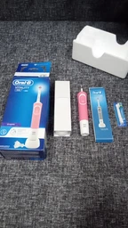 Электрическая зубная щетка Oral-B Vitality 3D White/D100 Pink (4210201262169_4210201234173) фото от покупателей 7