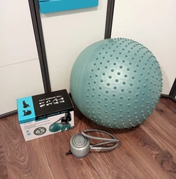 Мяч для фитнеса (фитбол) полумассажный PowerPlay 4003 Ø65 cm Gymball Зеленый + насос (PP_4003_65_Green) фото от покупателей 10