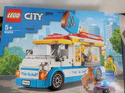 Конструктор LEGO City Great Vehicles Грузовик мороженщика 200 деталей (60253) фото от покупателей 2