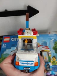 Конструктор LEGO City Great Vehicles Грузовик мороженщика 200 деталей (60253)