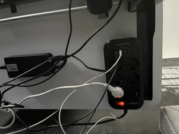 Сетевой удлинитель LDNIO SE6403 на 6 розеток 4 USB 2м Black фото от покупателей 3