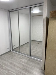 Шафа-купе тридверна Roko 239.2x242x60 см Дзеркало Дуб венге (20200024322) фото від покупців 7