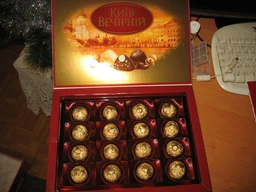 Цукерки Roshen Київ вечірній 176 г (4823077616013) фото від покупців 6