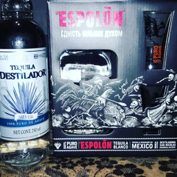 Текіла Espolon Blanco 0.75 л 40% + 2 чарки (4820180020188)