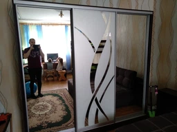 Шкаф купе Luxe Studio Стандарт-1 Зеркало с Пескоструем-9 2100x2100x450 трехдверный (32189) фото от покупателей 1
