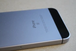 Мобильный телефон Apple iPhone SE 32GB Gold