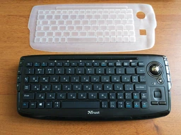Беспроводная клавиатура Trust Compact Wireless Entertainment Keyboard For Smart TV (TR22062) фото от покупателей 1