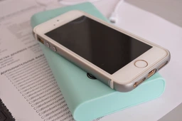 Мобильный телефон Apple iPhone SE 16GB Gold