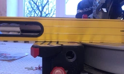 Пила торцовочная Metabo KGS 216 M (619260000) с тяговой функцией + картонная коробка фото от покупателей 12