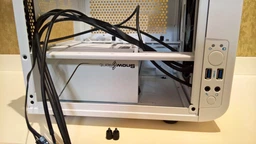 Корпус Thermaltake Core V1 Snow Edition (CA-1B8-00S6WN-01) фото от покупателей 8