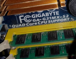 Процессор Intel Core 2 Quad Q8300 R0 SLB5W, SLGUR 2.5 GHz 4 MB Cache 1333 MHz FSB Socket 775 Б/У фото от покупателей 3