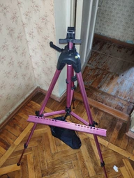 Мольберт-тринога 15304 алюмінієва, темно-червона, висота 138 см, висота полотна 83 см (94161984) фото від покупців 1