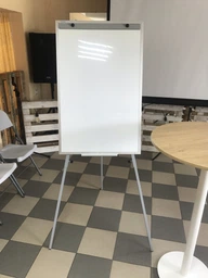 Фліпчарт UkrBoards магнітний для маркерів на тринозі 65х100 см Еко