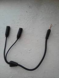 Переходник Gemix Jack 3.5 мм M 4 pin - 2 Jack 3.5 мм F 3 pin Черный (GC 1830)