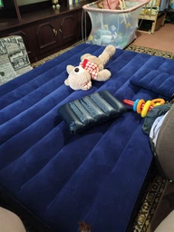 Двухместный надувной матрас с двумя подушками и насосом Intex 68765, 152x203x22 см фото от покупателей 1