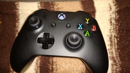 Xbox One S Controller + Cable for Windows