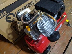 Компресор 50 л, 4 HP, 3 кВт, 220 В, 10 aтм, 420 л/хв., 2 циліндри INTERTOOL PT-0007 фото від покупців 10