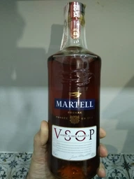 Коньяк Martell V.S.O.P. 8-12 лет выдержки 0.7 л 40% в подарочной упаковке (3219820000207)