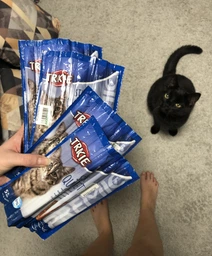 Ласощі Trixie Premio Sticks with Salmon & Trout для котів палички з лососем та фореллю 5 г 5 шт (4011905427256) фото від покупців 19