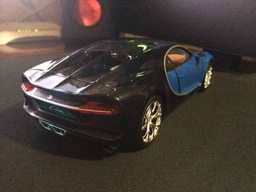 Машина Maisto Bugatti Chiron (1:24) синий металлик (31514 met. blue) фото от покупателей 6