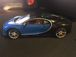 Машина Maisto Bugatti Chiron (1:24) синий металлик (31514 met. blue) фото от покупателей 7