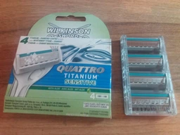 Сменные лезвия Wilkinson Sword Quattro Titanium Sensitive в упаковке 4 шт (4027800509805) фото от покупателей 4