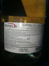 Ігристе вино Donelli Lambrusco Emilia біле напівсухе 7.5% 0.75 л (8008920001383)