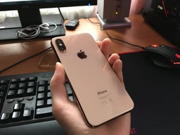 Мобильный телефон Apple iPhone Xs 64GB Gold (MT9G2) Официальная гарантия фото от покупателей 15