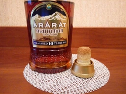 Бренди ARARAT Ахтамар 10 лет выдержки 0.5 л 40% в подарочной упаковке (4850001002024_4850001003700) фото от покупателей 3