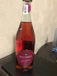 Алкогольный напиток на основе вина Decordi Lambrusco Rosato Amabile розовое полусладкое 0.75 л 8% (8008820148829)