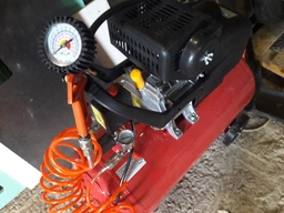 Компрессор 50 л, 1.5 кВт, 220 В, 8 атм, 206 л/мин. INTERTOOL PT-0003 фото от покупателей 8